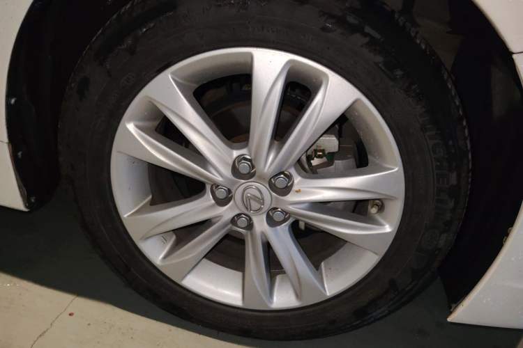 Used Lexus CT 2014 CT200h Elite Edition Monochrome Right Front Wheel Hub