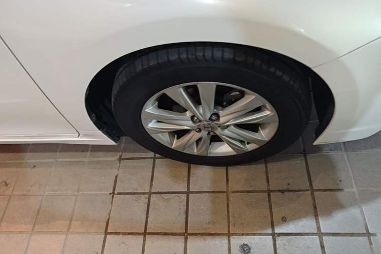 Used Lexus CT 2014 CT200h Elite Edition Monochrome Right Front Wheel Hub