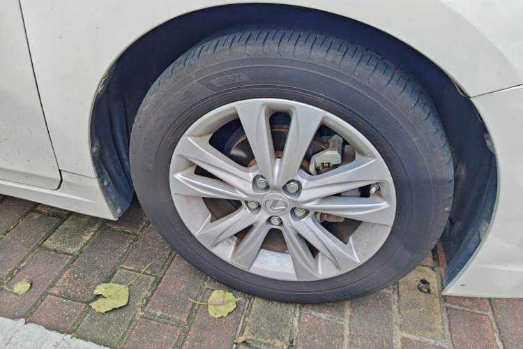 Used Lexus CT 2014 CT200h Comfort Edition Monochrome Right Front Wheel Hub