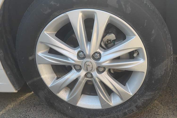 Used Lexus CT 2014 CT200h Comfort Edition Monochrome Right Front Wheel Hub