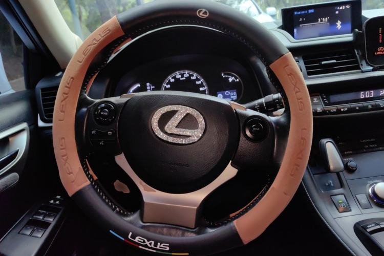 Used Lexus CT 2014 CT200h Comfort Edition Two-Tone Steering Wheel
