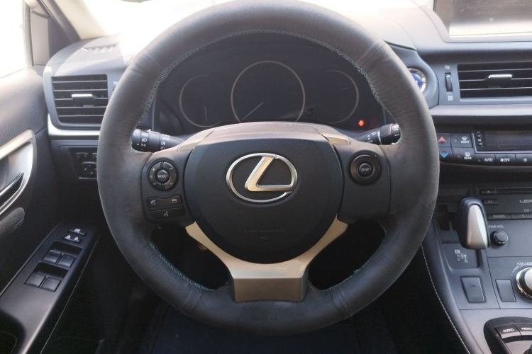 Used Lexus CT 2014 CT200h Comfort Edition Two-Tone Steering Wheel
