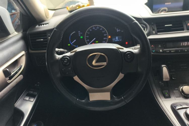 Used Lexus CT 2014 CT200h Comfort Edition Two-Tone Steering Wheel
