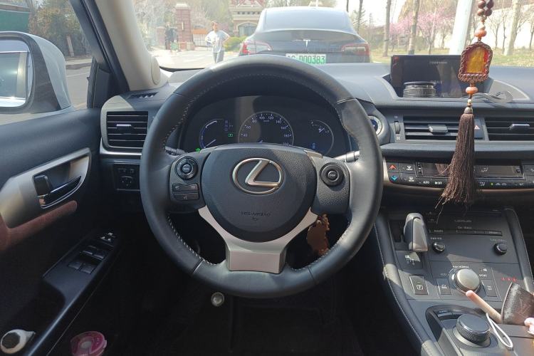 Used Lexus CT 2014 CT200h Comfort Edition Two-Tone Steering Wheel