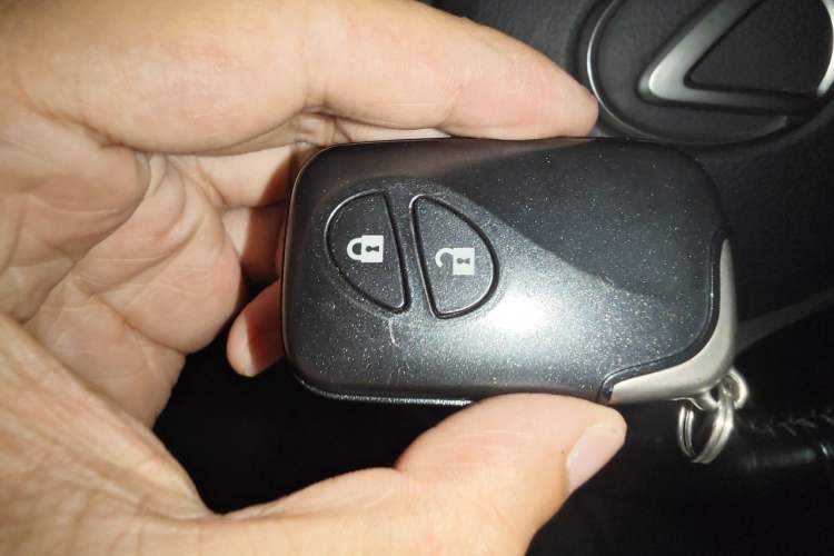 Used Lexus CT 2014 CT200h Comfort Edition Two-Tone Vehicle Key