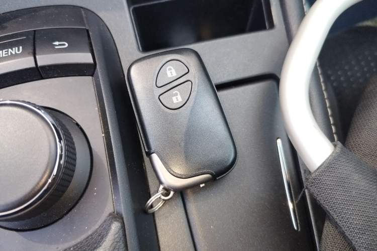 Used Lexus CT 2014 CT200h Comfort Edition Two-Tone Vehicle Key