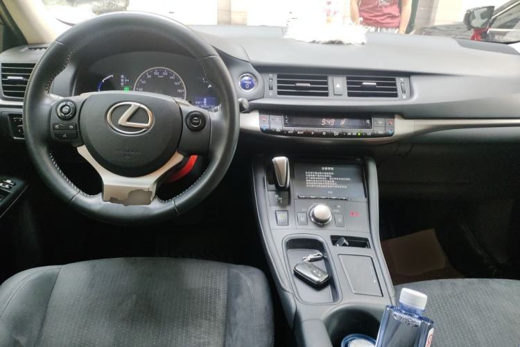 Used Lexus CT 2014 CT200h Elite Edition Monochrome Center Console