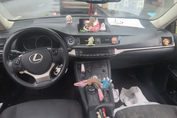 Used Lexus CT 2014 CT200h Comfort Edition Monochrome Center Console