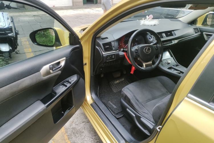 Used Lexus CT 2014 CT200h Elite Edition Monochrome Driver Seat