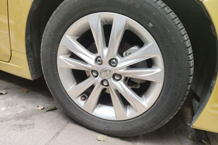Used Lexus CT 2014 CT200h Elite Edition Monochrome Right Front Wheel Hub
