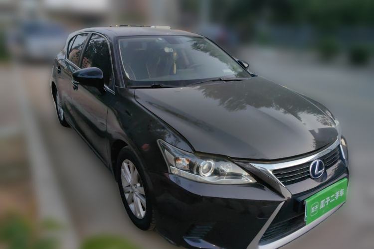Used Lexus CT 2015 CT200h Chocolate Edition Front Right 45 Deg