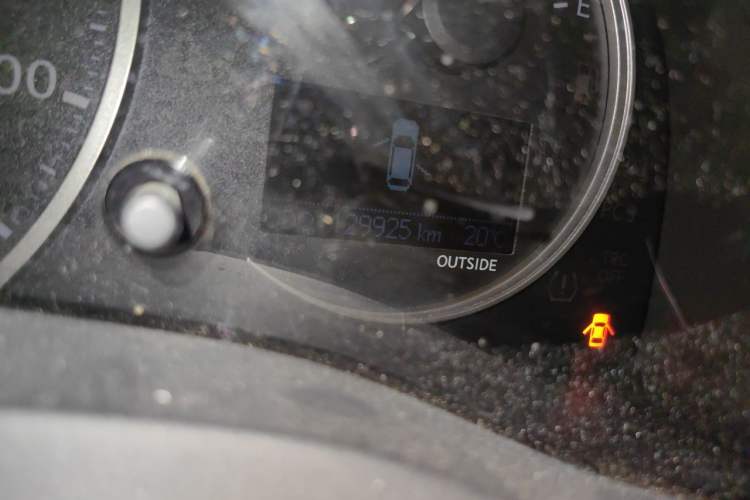 Used Lexus CT 2015 CT200h Chocolate Edition Odometer Close Up