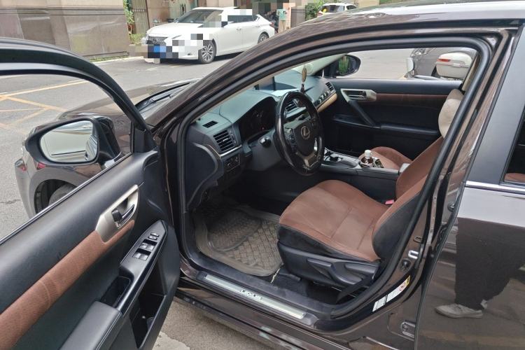 Used Lexus CT 2015 CT200h Chocolate Edition Driver Seat