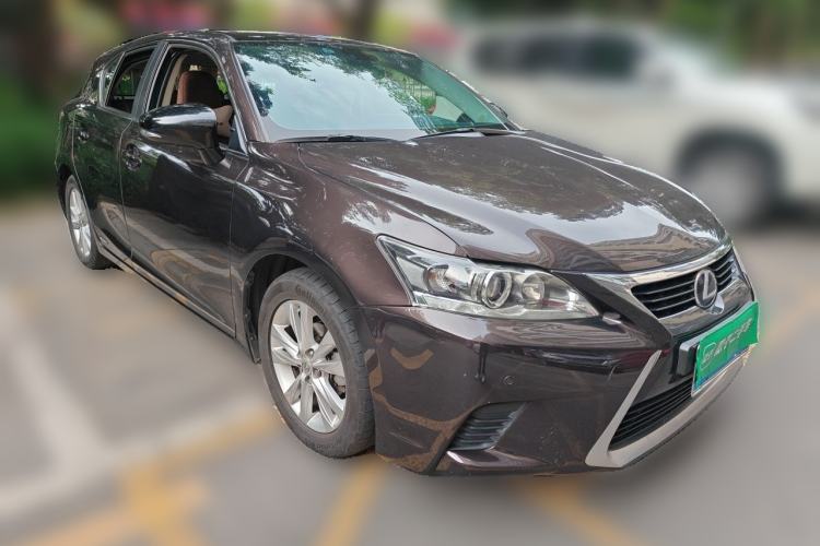 Used Lexus CT 2015 CT200h Chocolate Edition Front Right 45 Deg