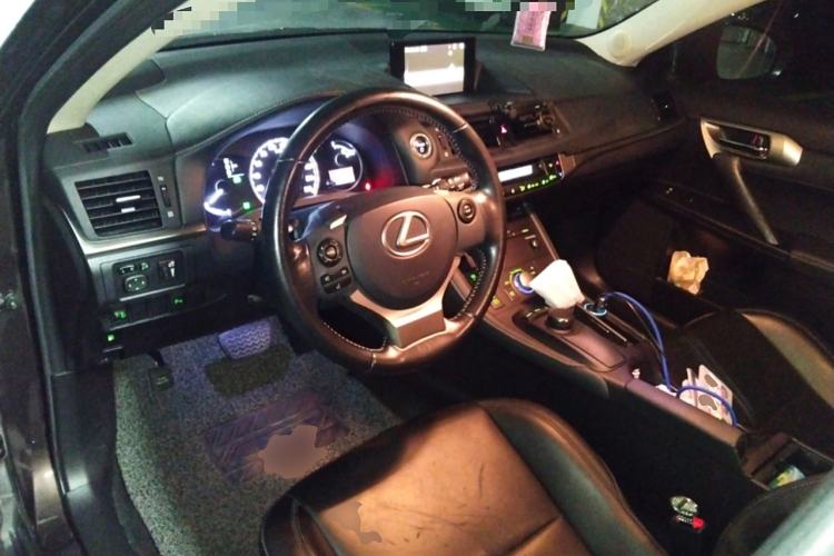 Used Lexus CT 2015 CT200h Chocolate Edition Center Console