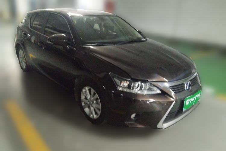 Used Lexus CT 2015 CT200h Chocolate Edition Front Right 45 Deg