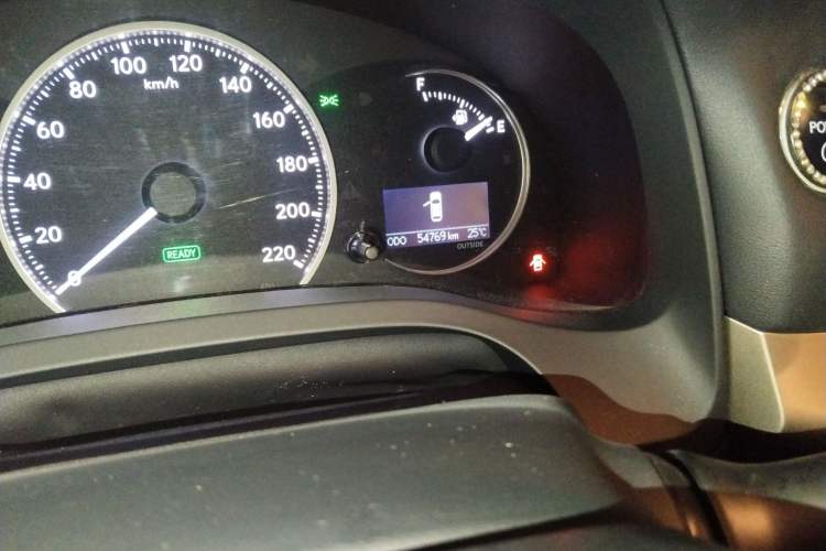 Used Lexus CT 2015 CT200h Chocolate Edition Odometer Close Up