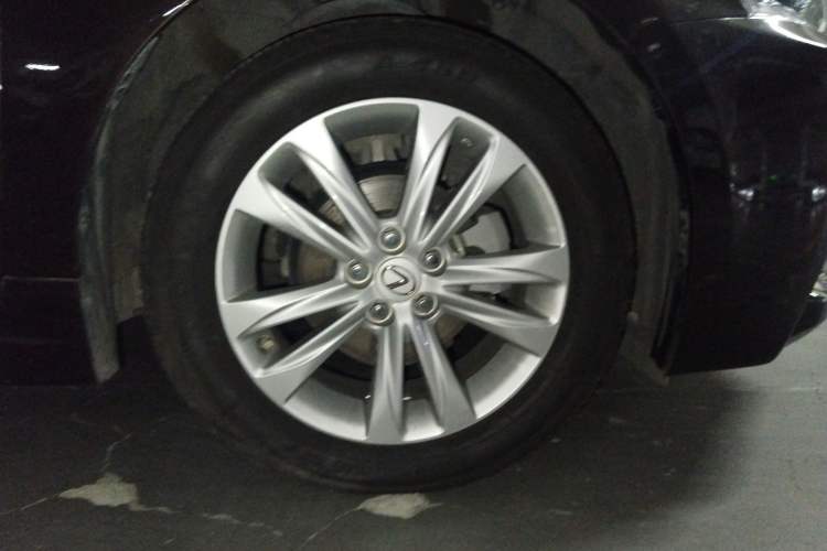 Used Lexus CT 2015 CT200h Chocolate Edition Right Front Wheel Hub