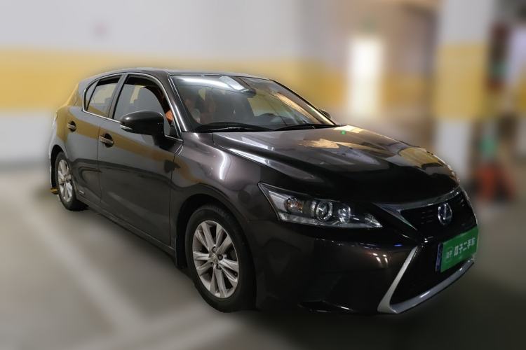 Used Lexus CT 2015 CT200h Chocolate Edition Front Right 45 Deg