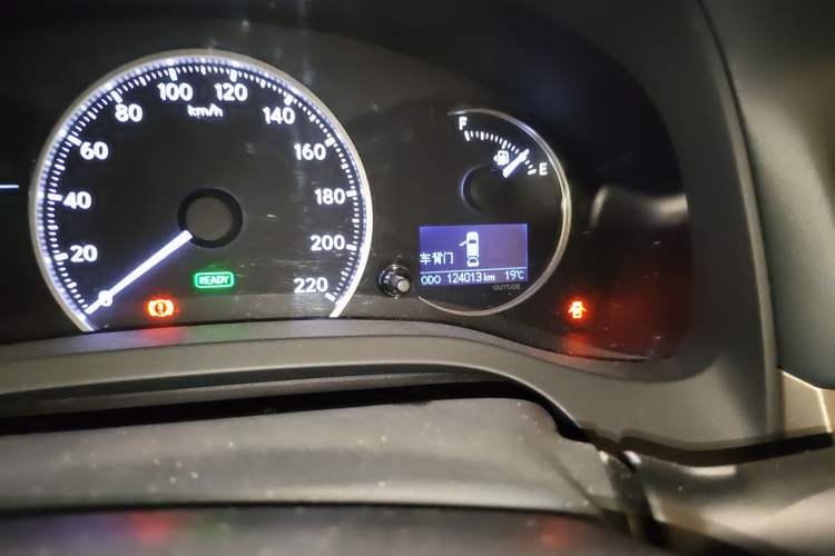 Used Lexus CT 2015 CT200h Chocolate Edition Odometer Close Up