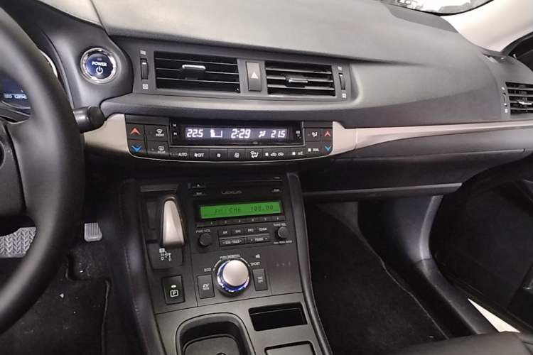 Used Lexus CT 2017 CT200h Elite Edition Solid Color China V Standard Audio And AC Panel