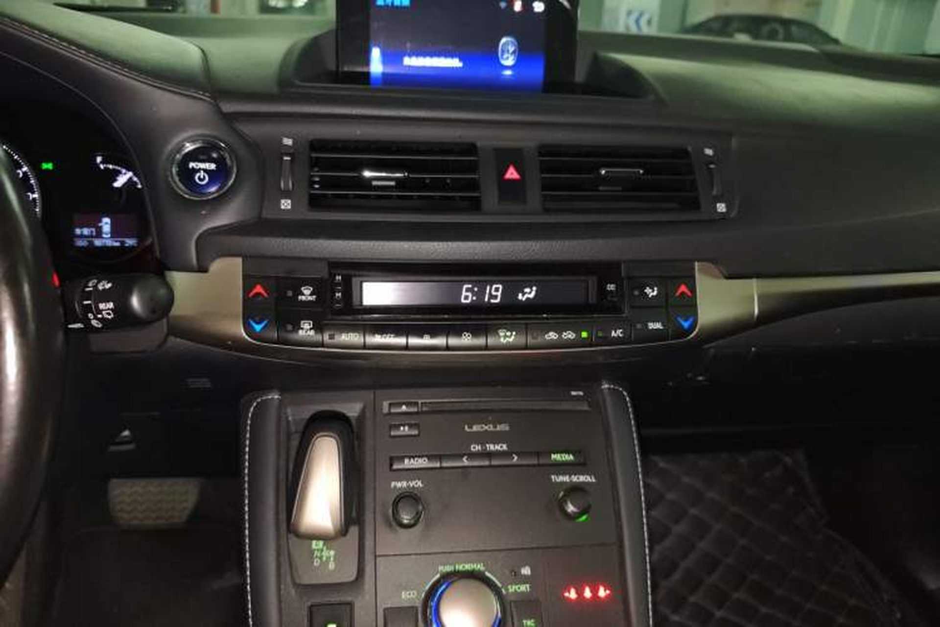 Used Lexus CT 2017 CT200h Comfort Edition Monochrome China V Standard Audio And AC Panel