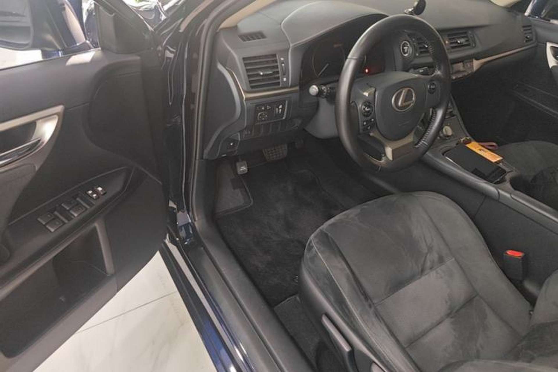 Used Lexus CT 2017 CT200h Elite Edition Monotone China VI Driver Seat