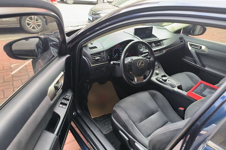 Used Lexus CT 2017 CT200h Elite Edition Monotone China VI Driver Seat
