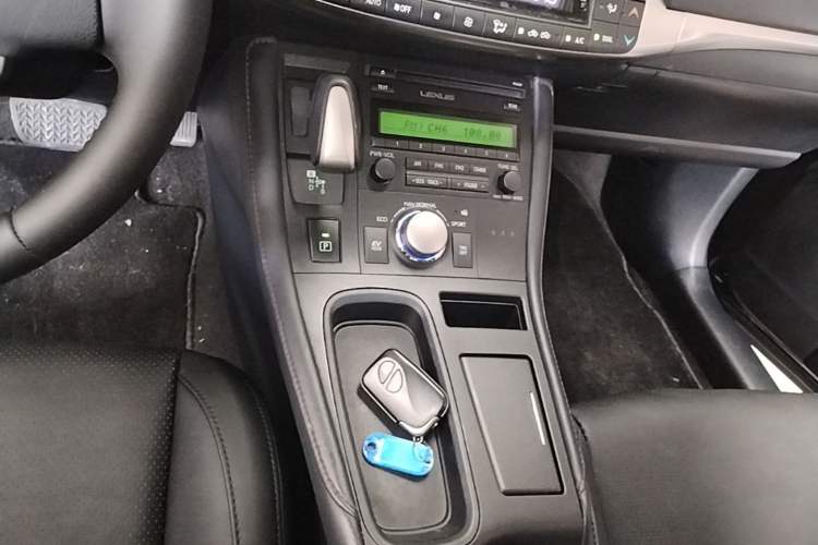 Used Lexus CT 2017 CT200h Elite Edition Solid Color China V Standard Gear Lever