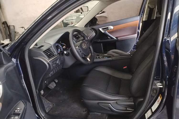 Used Lexus CT 2017 CT200h Elite Edition Solid Color China V Standard Left Front Seat