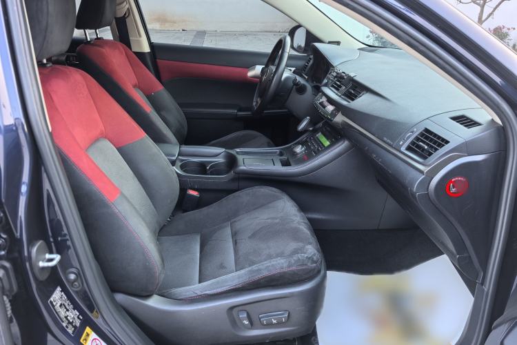 Used Lexus CT 2017 CT200h Elite Edition Monotone China VI Right Front Seat
