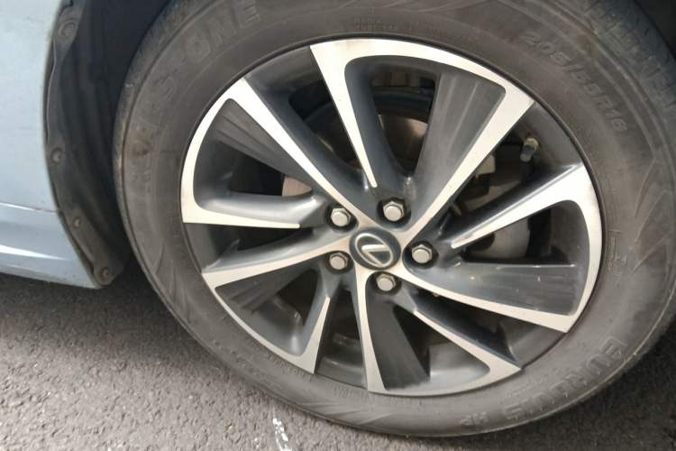 Used Lexus CT 2017 CT200h Elite Edition Solid Color China V Standard Right Front Wheel Hub