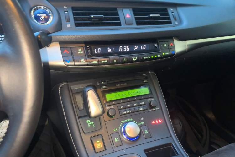 Used Lexus CT 2017 CT200h Elite Edition Solid Color China V Standard Audio And AC Panel