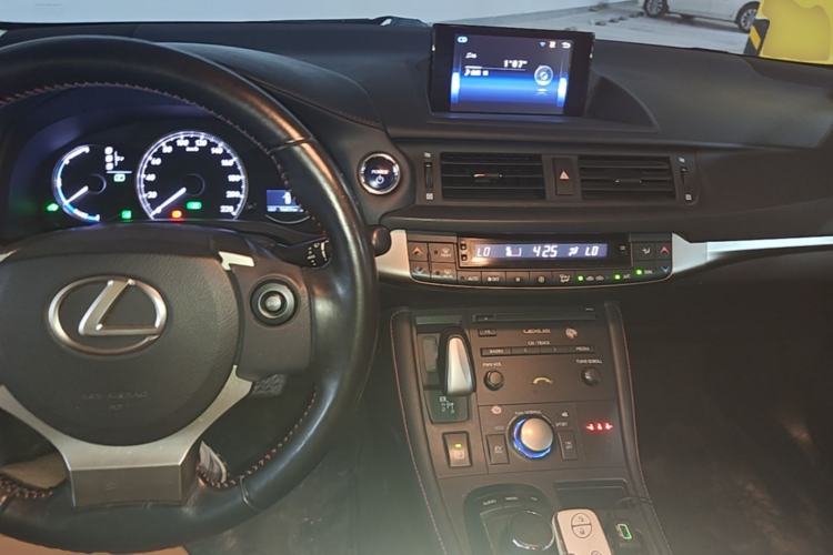 Used Lexus CT 2017 CT200h Comfort Edition Monochrome China V Standard Center Console
