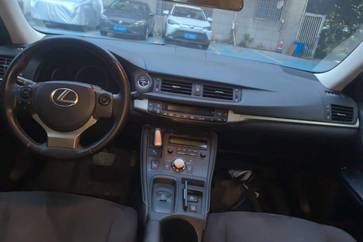 Used Lexus CT 2017 CT200h Elite Edition Solid Color China V Standard Center Console