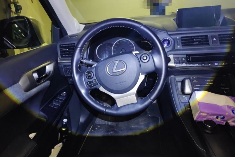 Used Lexus CT 2017 CT200h Comfort Edition Monochrome China VI Steering Wheel