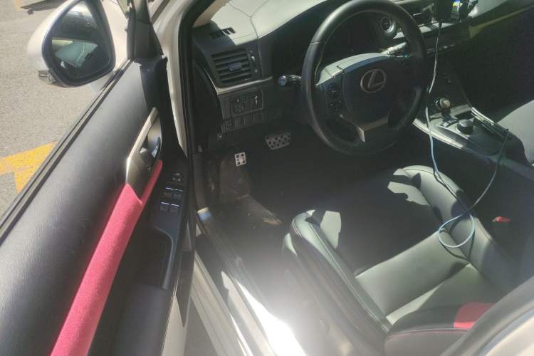 Used Lexus CT 2017 CT200h Comfort Edition Two-Tone China V Standard Driver Seat