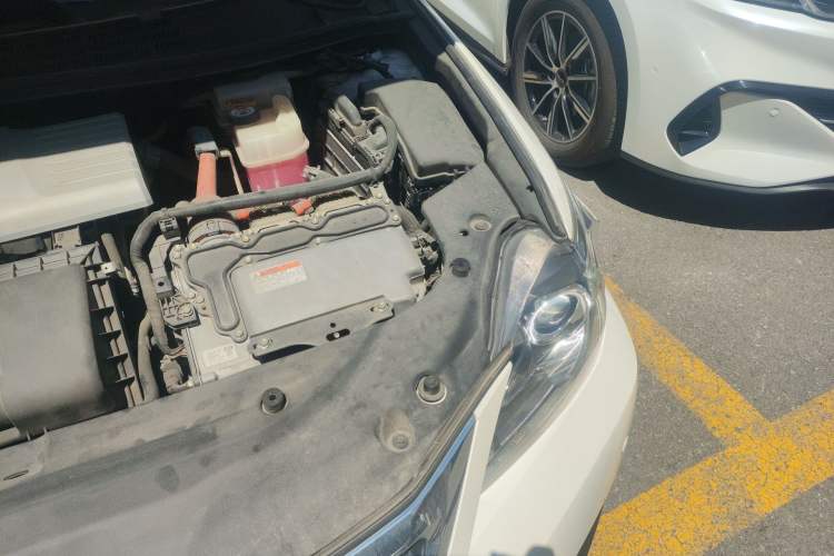 Used Lexus CT 2017 CT200h Comfort Edition Two-Tone China V Standard Engine Bay Left