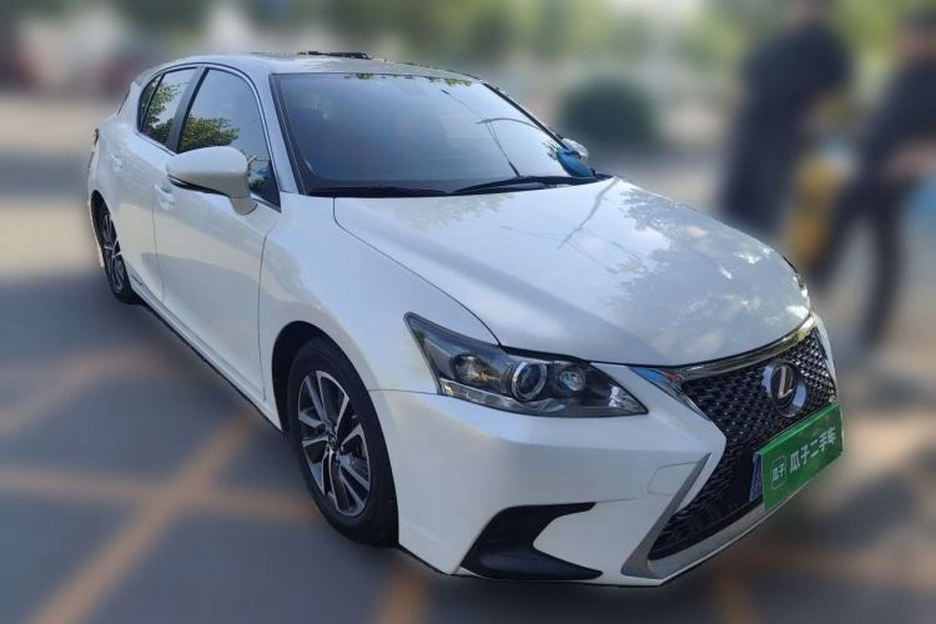 Used Lexus CT 2017 CT200h Comfort Edition Two-Tone China V Standard Front Right 45 Deg