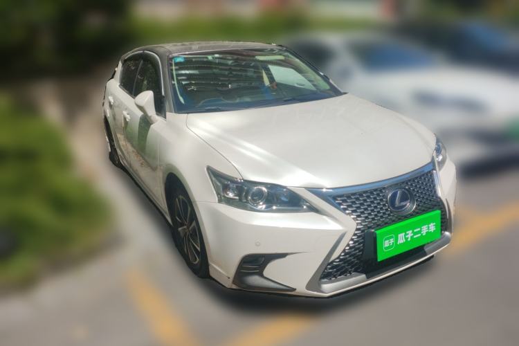 Used Lexus CT 2017 CT200h Comfort Edition Two-Tone China V Standard Front Right 45 Deg