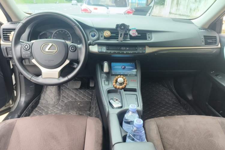 Used Lexus CT 2017 CT200h Elite Edition Monotone China VI Center Console