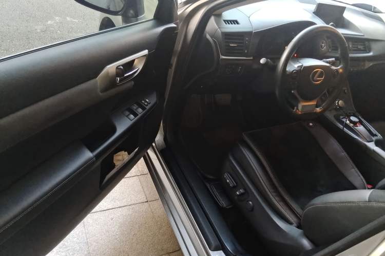 Used Lexus CT 2017 CT200h Comfort Edition Monochrome China V Standard Driver Seat