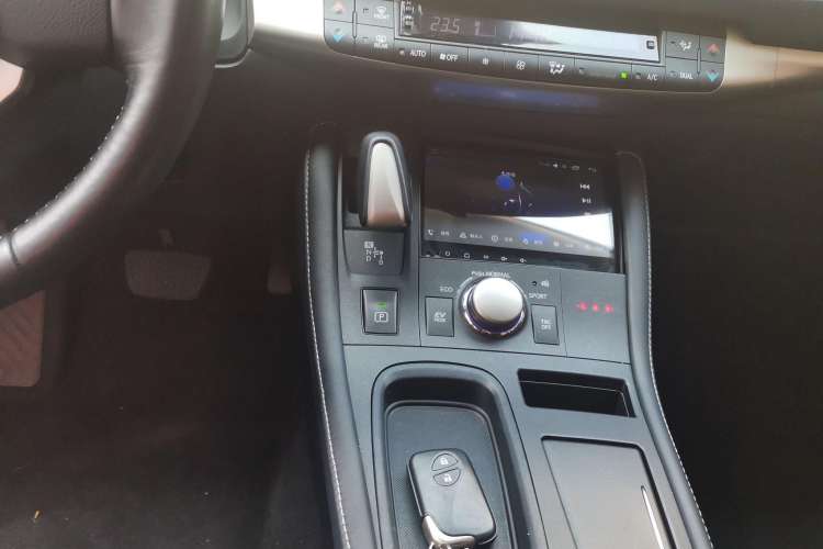Used Lexus CT 2017 CT200h Elite Edition Solid Color China V Standard Gear Lever