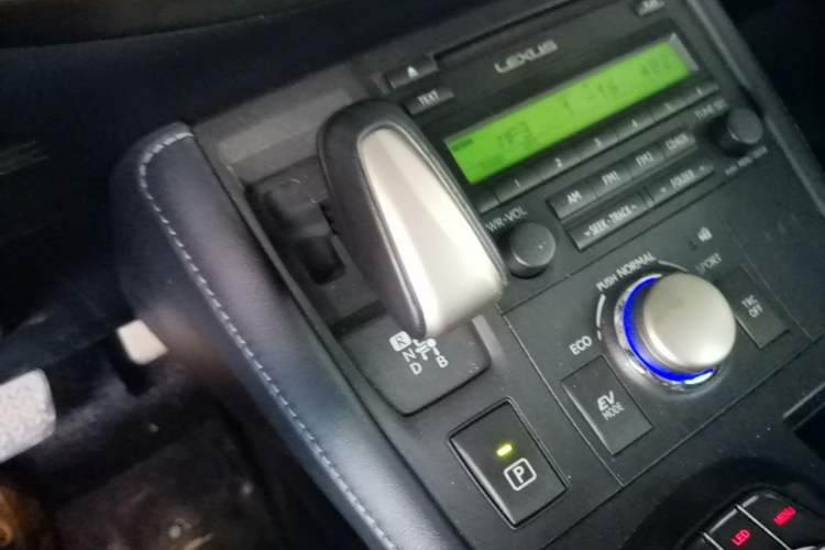 Used Lexus CT 2017 CT200h Elite Edition Solid Color China V Standard Gear Lever