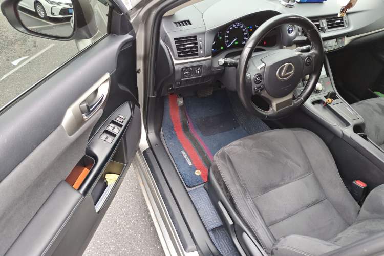 Used Lexus CT 2017 CT200h Elite Edition Solid Color China V Standard Interior 3