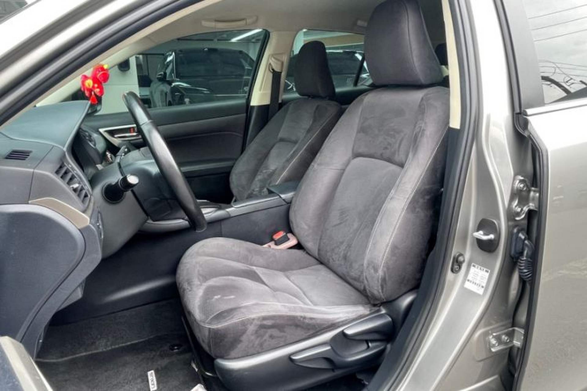 Used Lexus CT 2017 CT200h Elite Edition Monotone China VI Left Front Seat