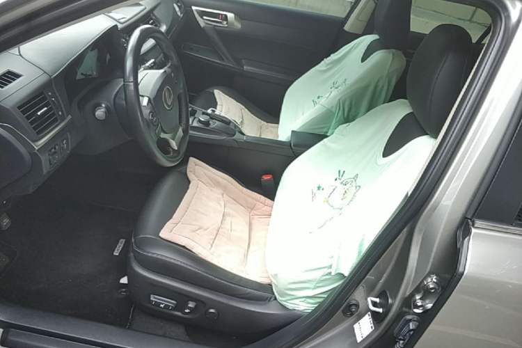 Used Lexus CT 2017 CT200h Comfort Edition Monochrome China VI Left Front Seat