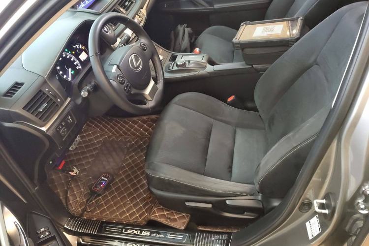 Used Lexus CT 2017 CT200h Elite Edition Monotone China VI Left Front Seat