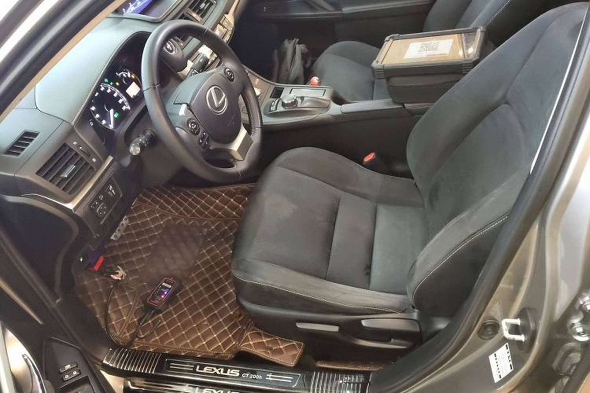 Used Lexus CT 2017 CT200h Elite Edition Monotone China VI Left Front Seat