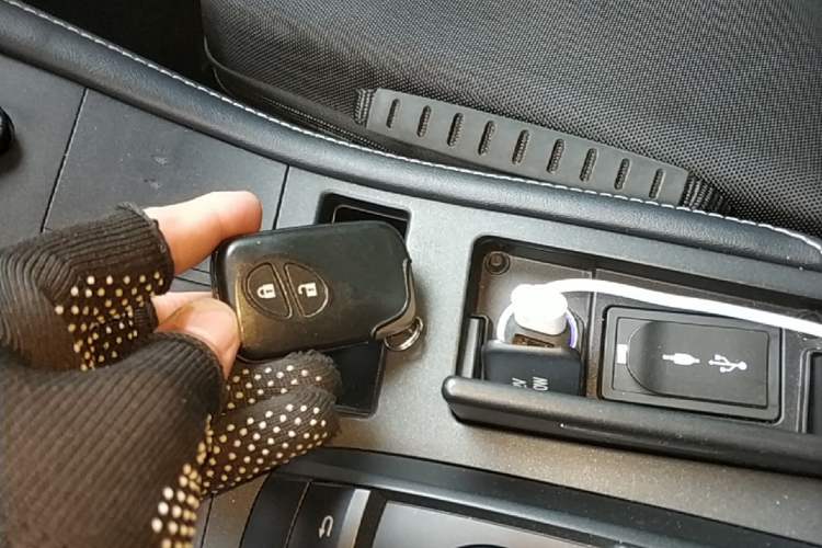 Used Lexus CT 2017 CT200h Comfort Edition Monochrome China VI Vehicle Key